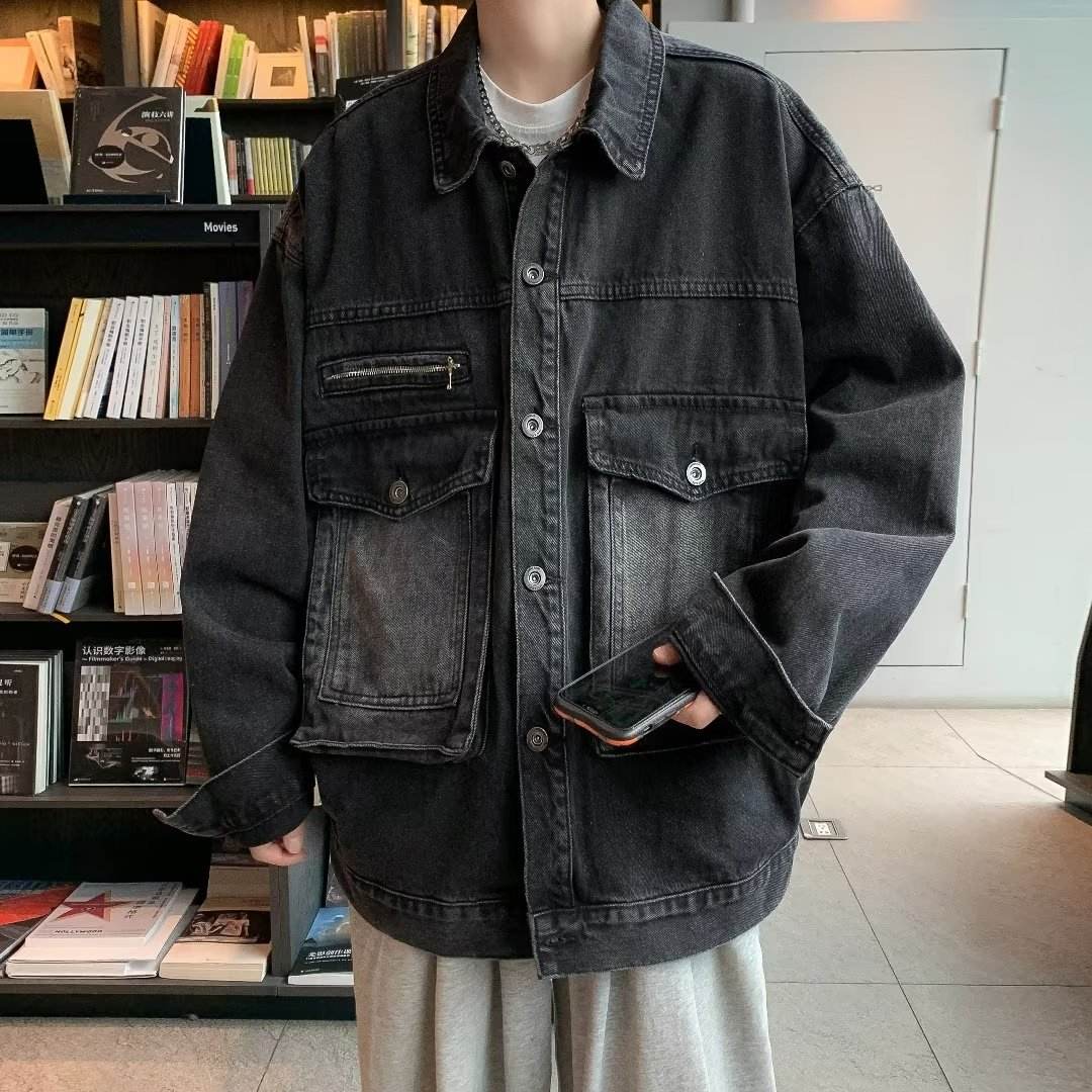 3D Pocket Loose Men’s Jean Jacket Manufacturer Supply (2) Loose men’s jean jacket 3D pocket spring autumn manufacturer