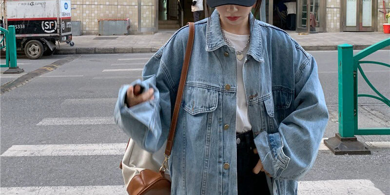 Loose casual student women’s jean jacket factory supply