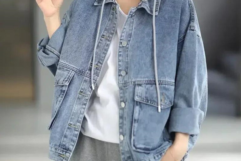 Loose hooded women’s jean jacket denim casual factory