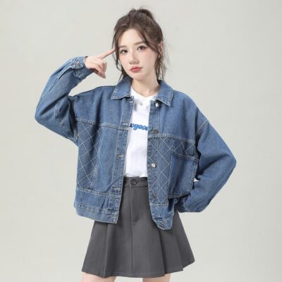Korean style cropped women’s jean jacket with jacquard pockets