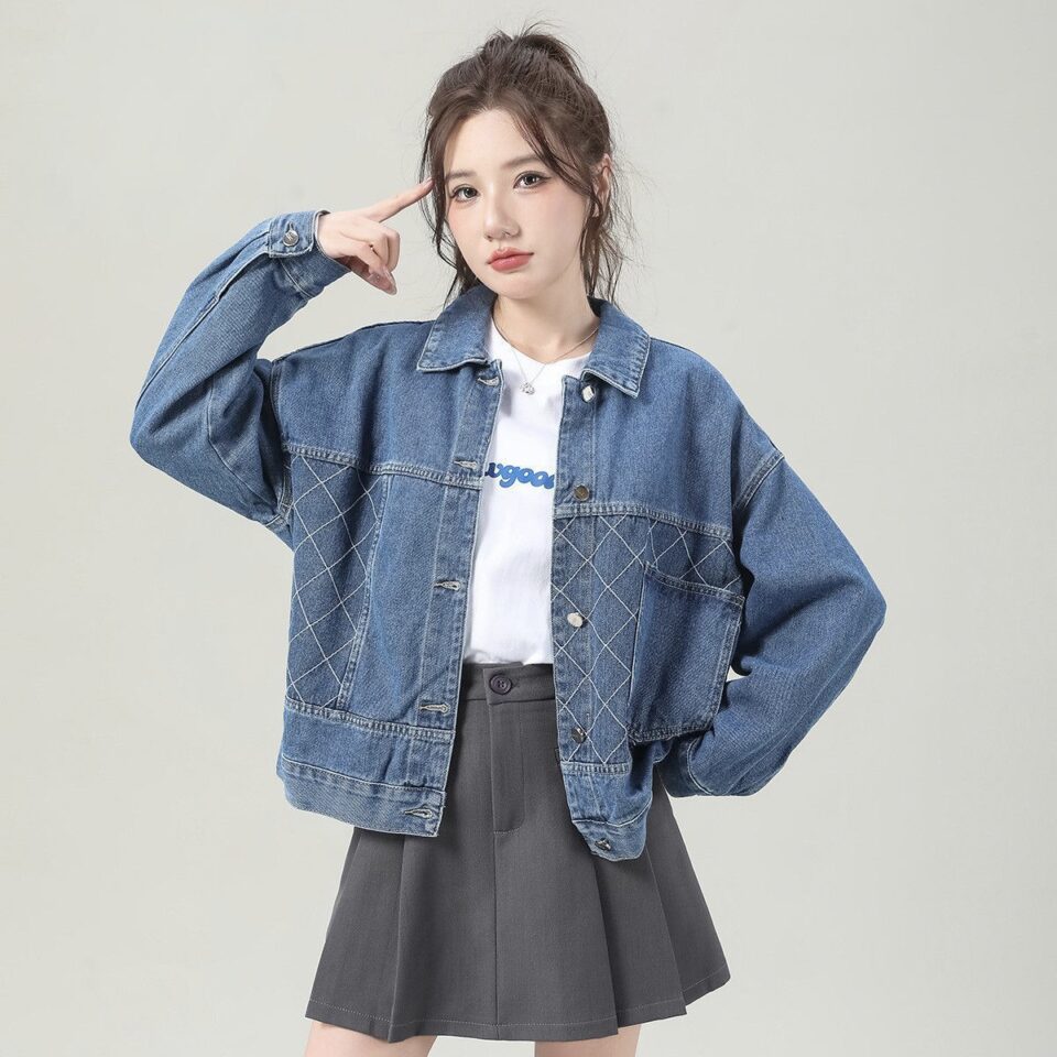 Korean style cropped women’s jean jacket with jacquard pockets