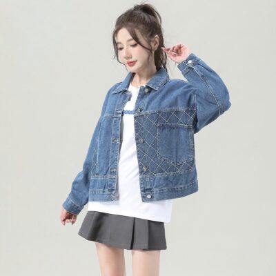 Korean style cropped women’s jean jacket with jacquard pockets