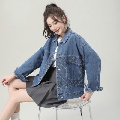Korean style cropped women’s jean jacket with jacquard pockets