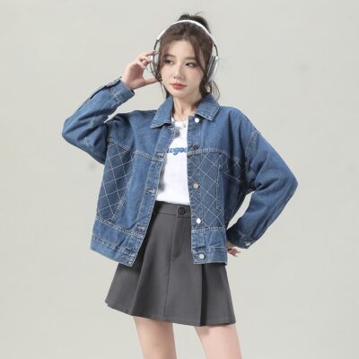 Korean style cropped women’s jean jacket with jacquard pockets