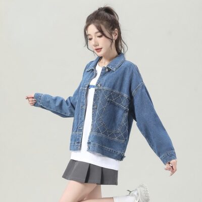 Korean style cropped women’s jean jacket with jacquard pockets